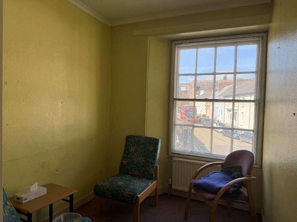 Lot: 129 - COMMERCIAL PROPERTY FOR UPDATING WITH PARKING AND OFFERING POTENTIAL - First floor room